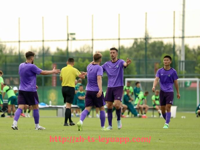 乐鱼体育入口-世俱杯拖后组织型中场球员核心数据汇总与技术特点分析